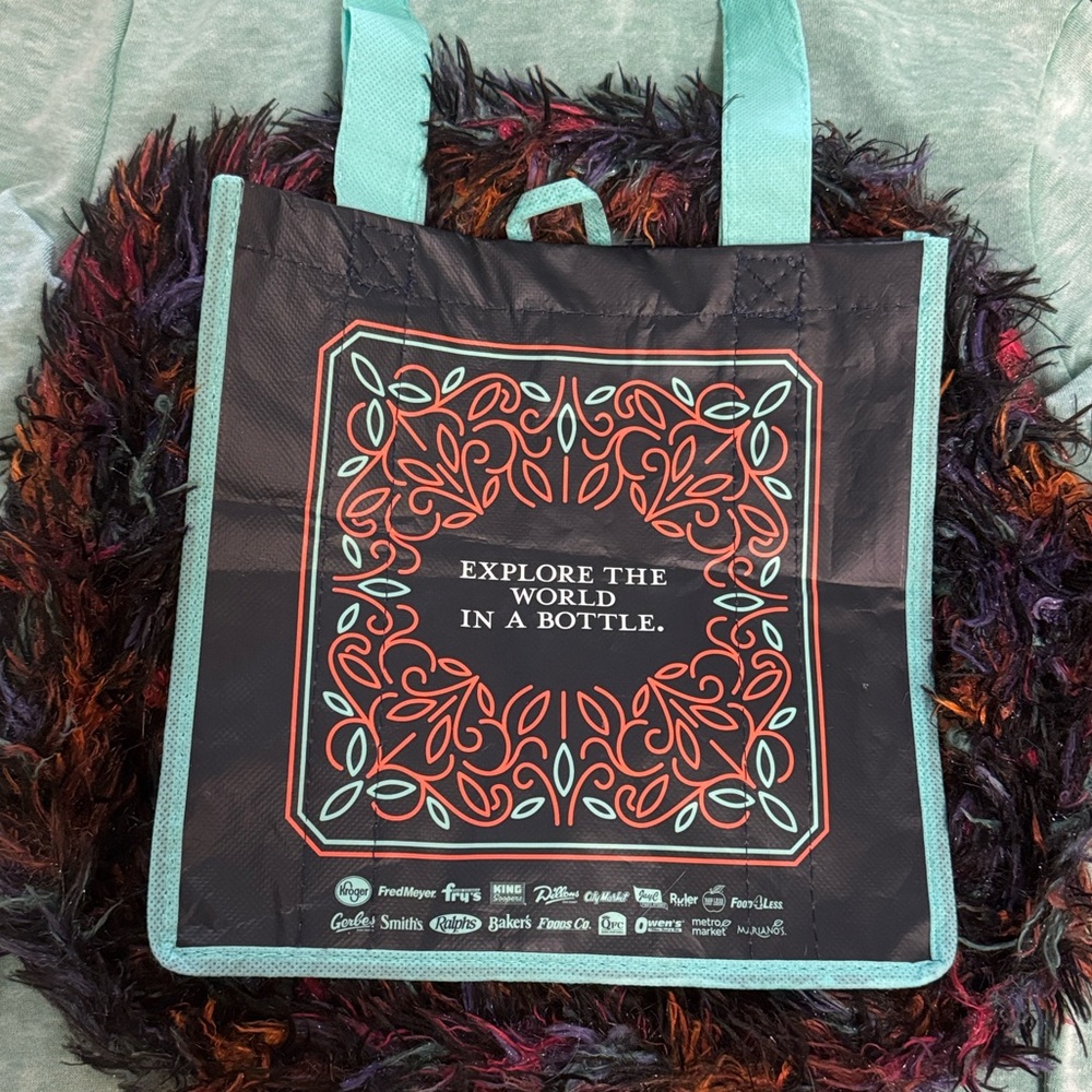 Perfect condition Kroger six slot sectional wine bottle holder reusable bag.